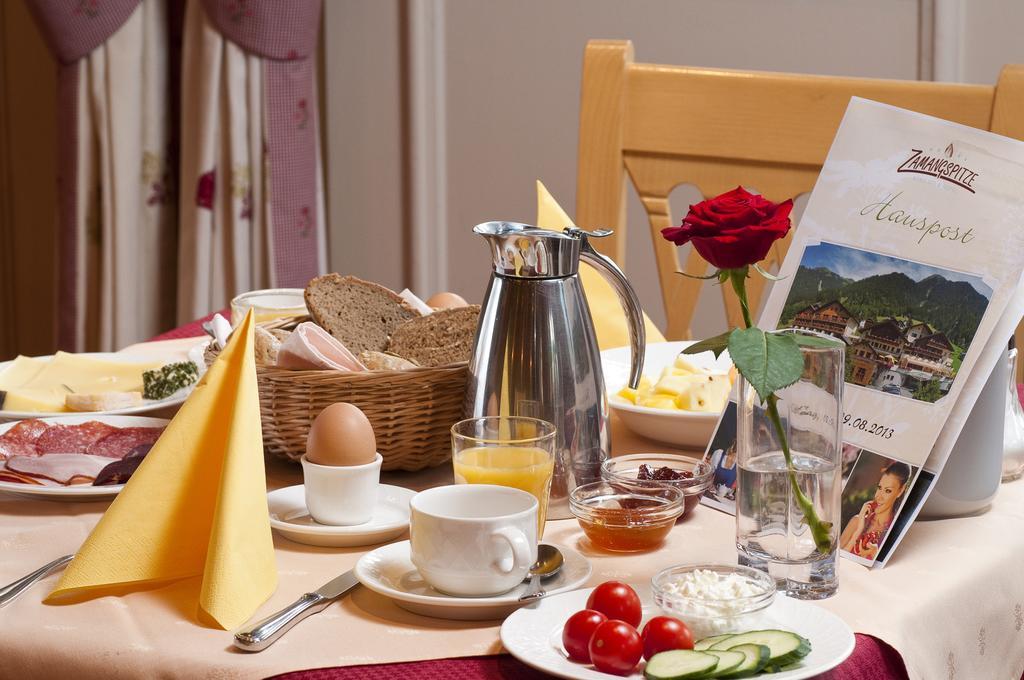 Berg-Spa & Hotel Zamangspitze Санкт Галенкирх Екстериор снимка